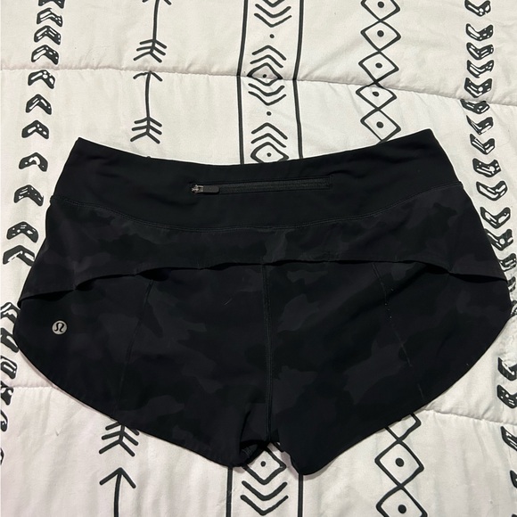 Lululemon Black Camo Hotty Hot shorts 2.5” - Picture 2 of 4